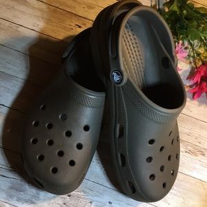 Crocs  m7 w9 brown